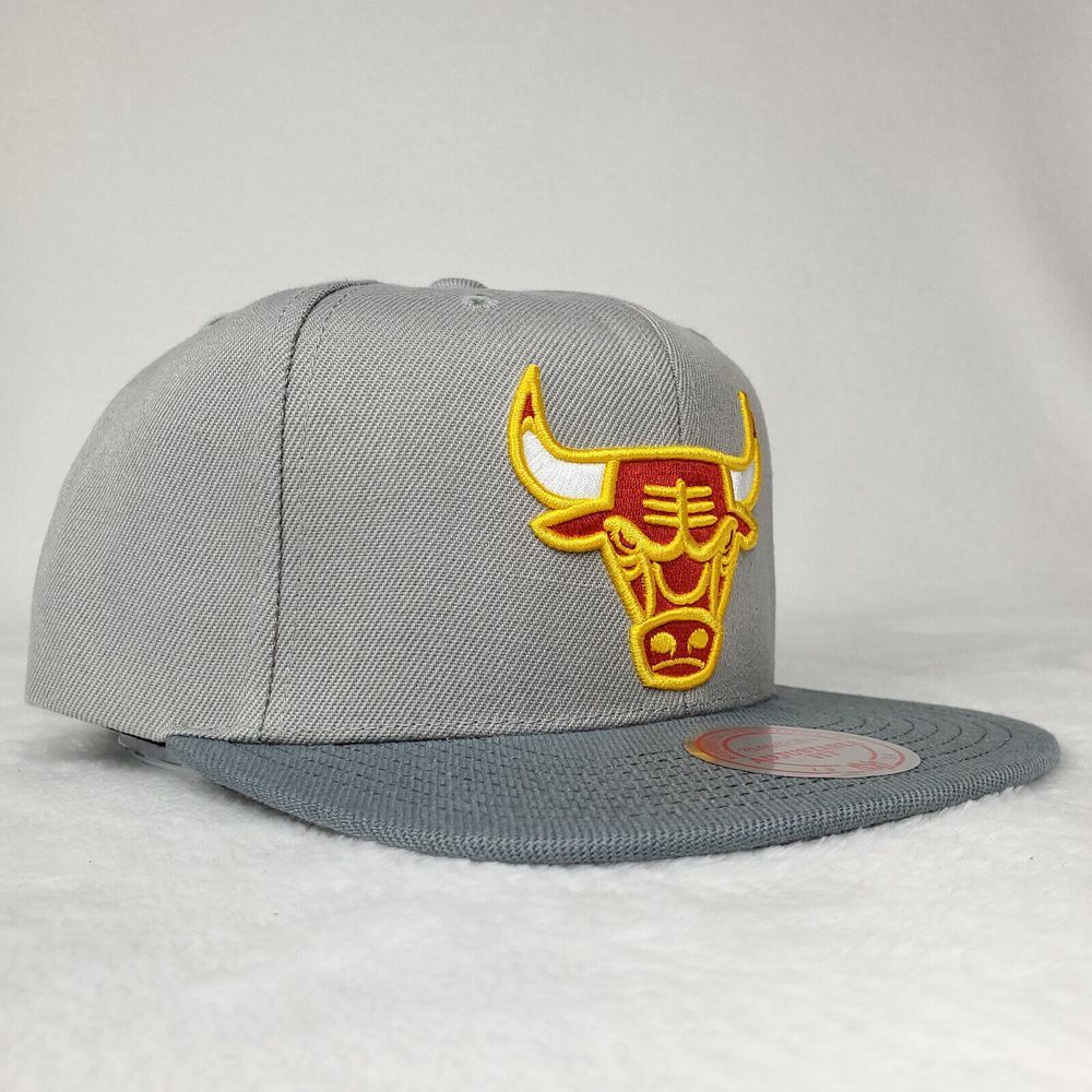 Chicago Bulls Mitchell & Ness NBA Snapback Hat Cap Red Yellow 3D Logo Gray NWT - Picture 4 of 9